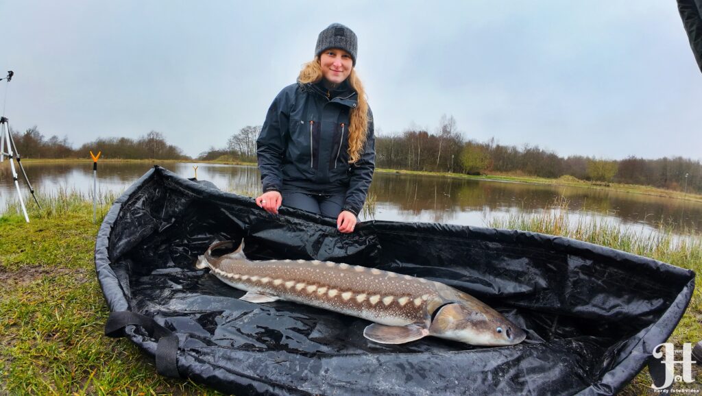 Fiskeri efter stør girlfishing.dk