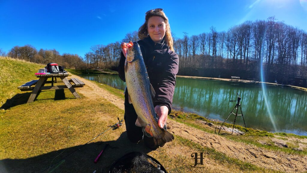 Lundum lystfiskersø regnbueørred Girlfishing.dk hardy Foto&video