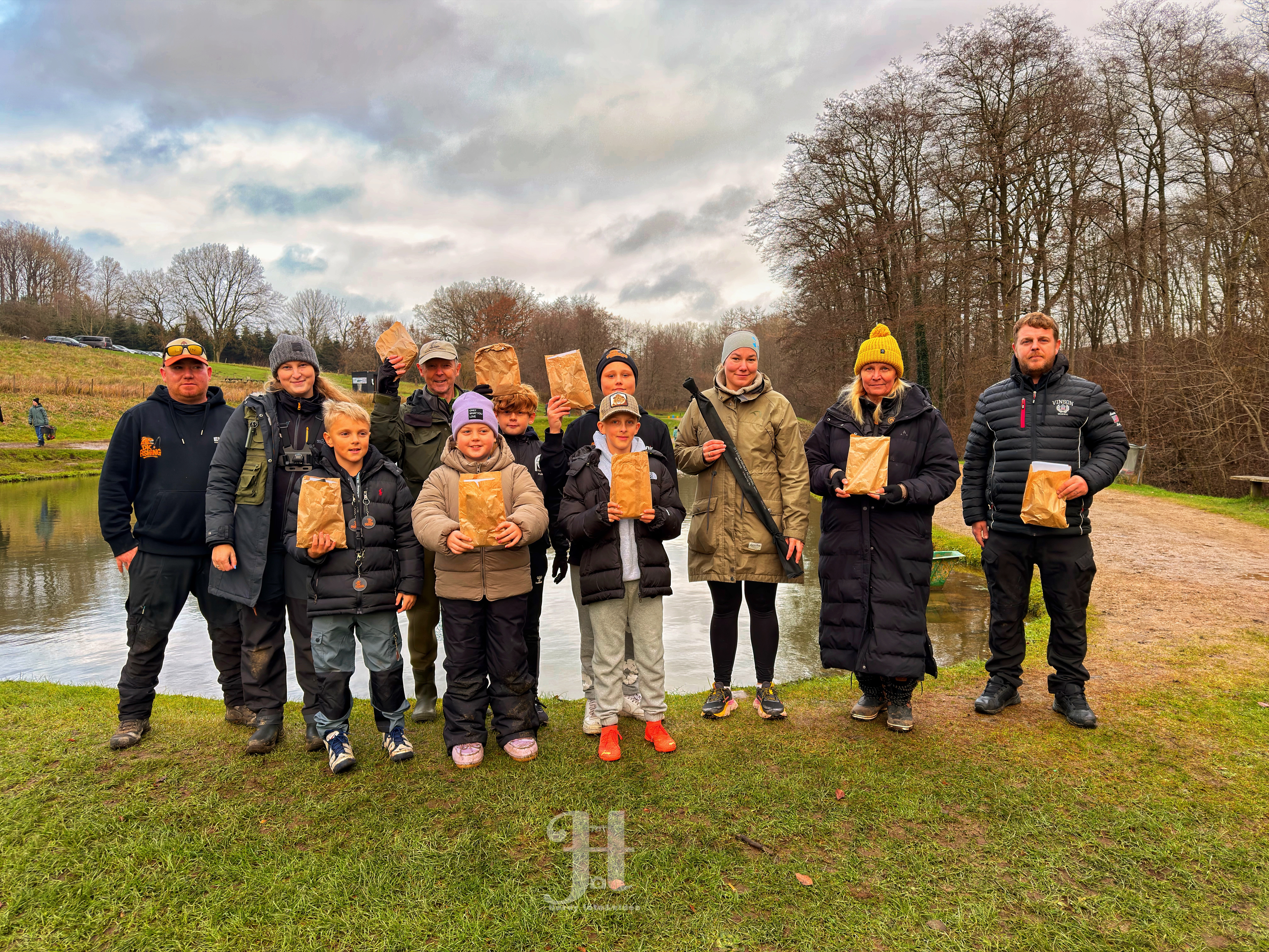 Præmieoverrækkelse girlfishing.dk lundum lystfiskersø
